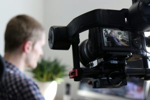 Breaking Into the Movie Industry – Tips for up and Coming Actors
